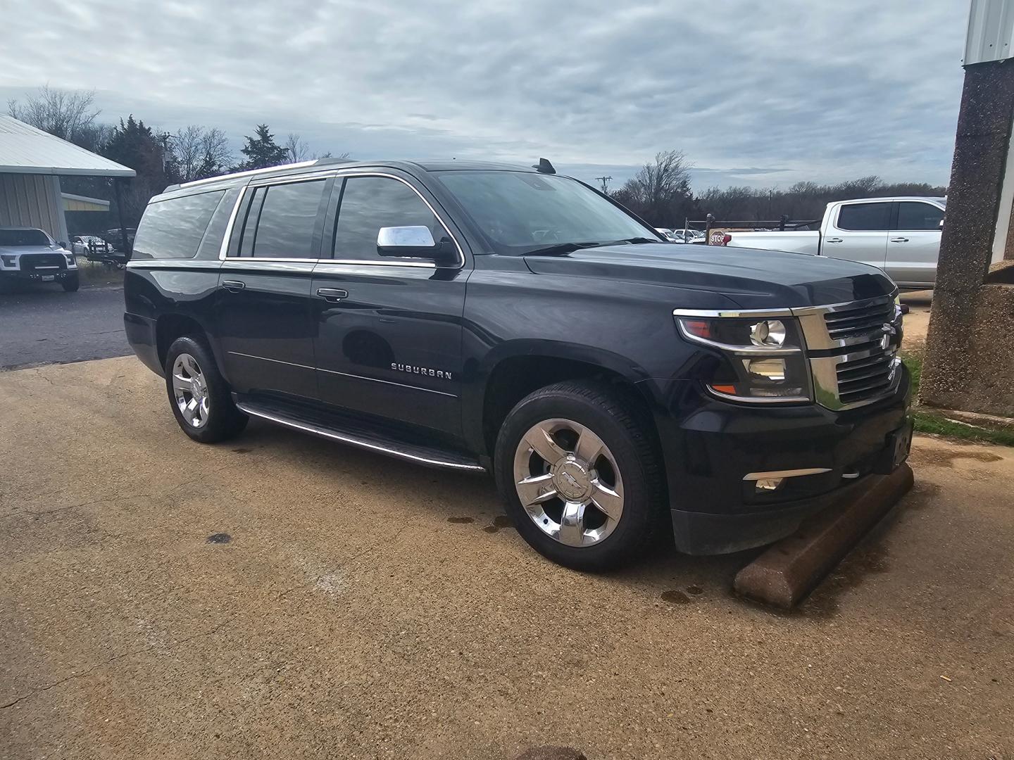 2018 BLACK Chevrolet Suburban Premier 2WD (1GNSCJKC3JR) with an 5.3L V8 OHV 16V engine, 6A transmission, located at 533 S Seven Points BLVD, Seven Points, TX, 75143, (430) 255-4030, 32.313999, -96.209351 - Photo#1